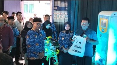 ATM Beras MAPAN Resmi Mengalir di Semampir 107 Warga Terima Hak Perdana