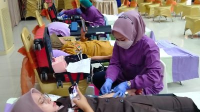 Ratusan Warga Ikut Donor Darah di RS Bhayangkara, PMI Kota Kediri Pastikan Stok Aman Jelang Nataru