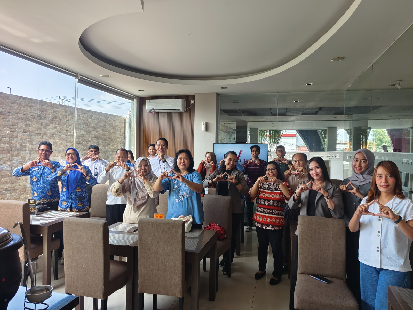 Viva Hotel Kediri Suguhkan Dua Gelaran Istimewa, Launching Menu Baru dan White Vantastic Year End Party 2025