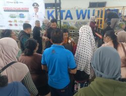 Hari Kedua OPM di Lapangan Ngronggo, Warga Serbu Sembako Harga Murah