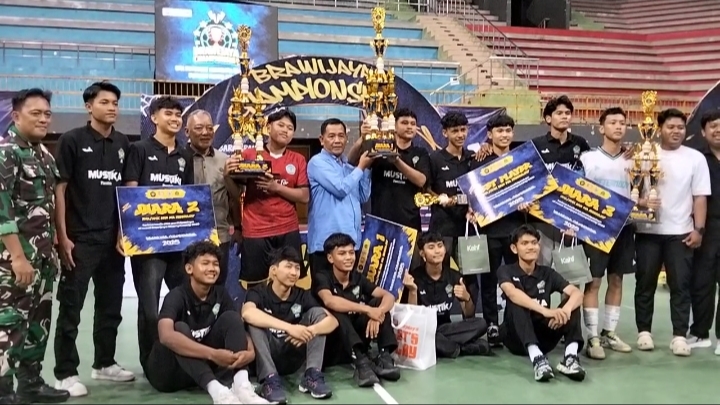SMAN 8 Kota Kediri Sabet Gelar Juara Brawijaya Championship 2025 Usai Kalahkan SMAN 1 Pare