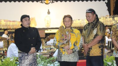 Wayang “Semar Mbangun Kahyangan” Menggema di Pagu, Sarat Pesan Moral dan Refleksi Kebangsaan