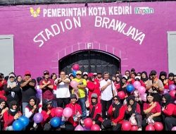 Camat Kota Agus Suhariyanto Pimpin Aksi Turun Jalan WPA Kediri, Bagikan Balon Simbol Kepedulian di Hari AIDS Sedunia