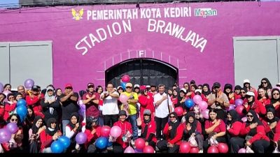 Camat Kota Agus Suhariyanto Pimpin Aksi Turun Jalan WPA Kediri, Bagikan Balon Simbol Kepedulian di Hari AIDS Sedunia
