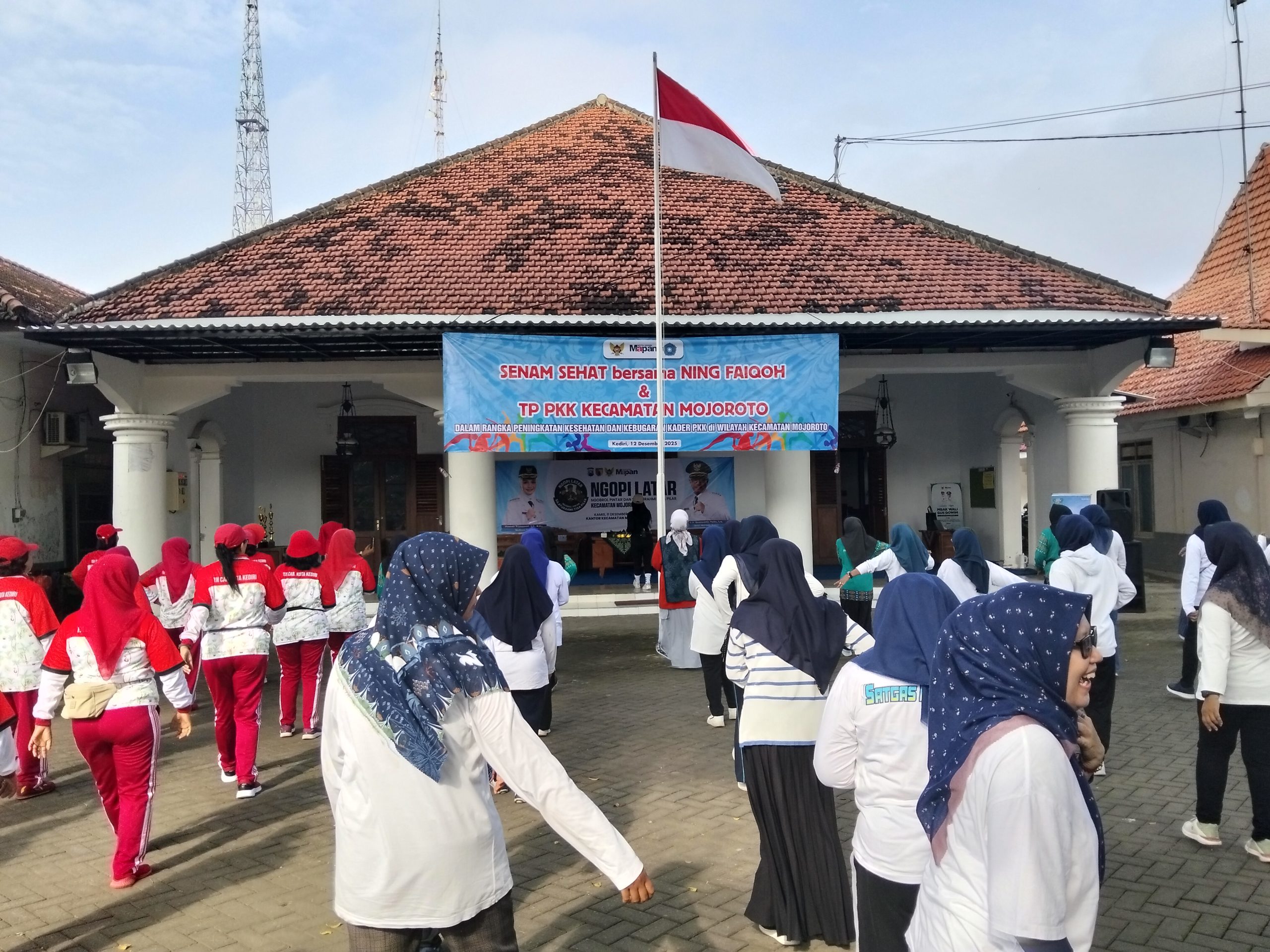 Senam Bersama di Kecamatan Mojoroto Gaungkan Semangat Kolaborasi Kediri Mapan