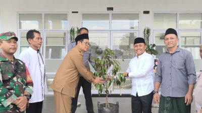 Tradisi Tumpengan dan Selamatan Iringi Peresmian Kantor Kelurahan Plosokerep Senilai Rp3,2 Miliar