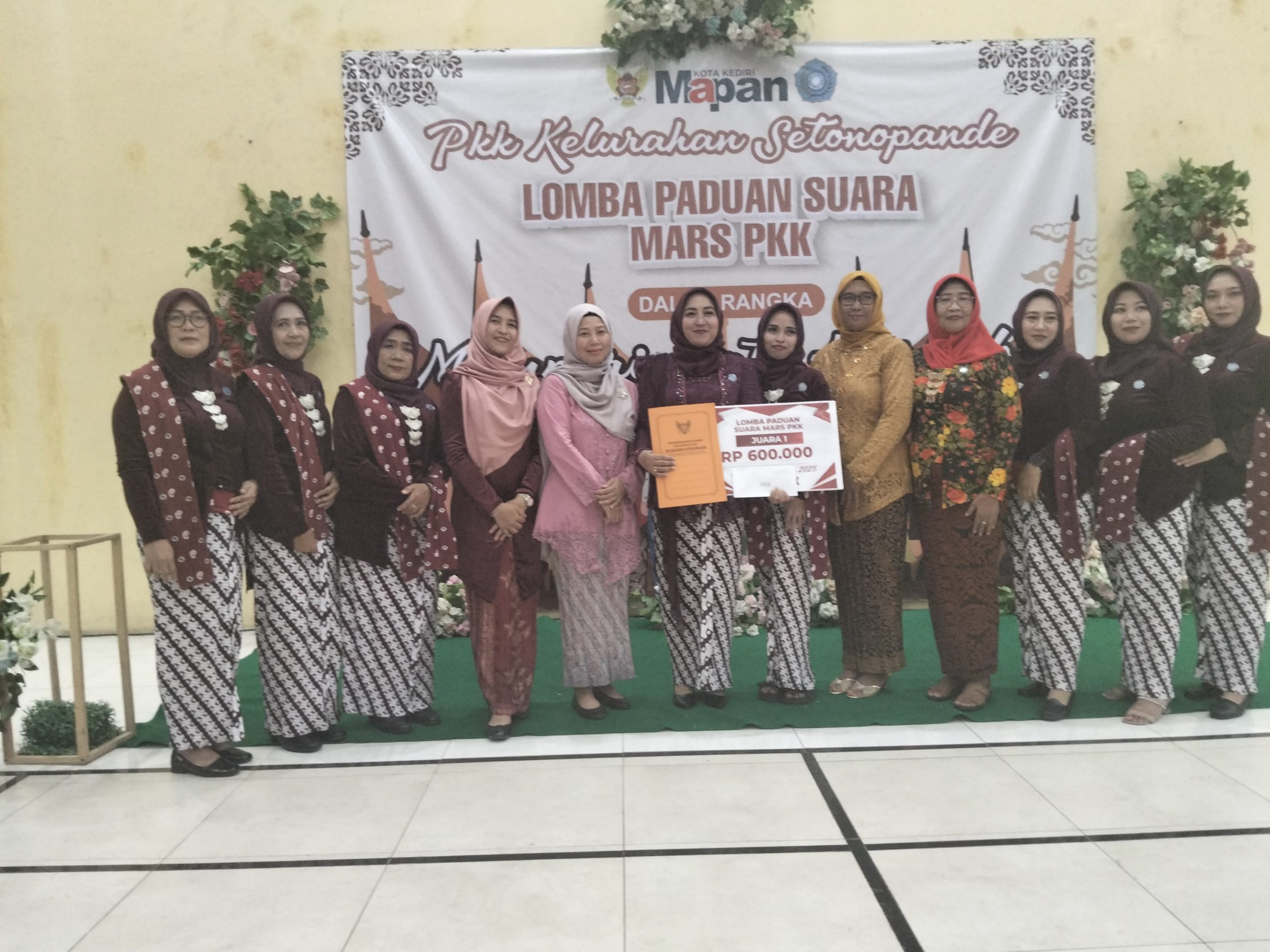 Semarak Hari Ibu, Lurah Setono Pande Gelar Lomba Paduan Suara Mars PKK
