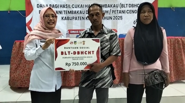 Wabup Kediri Mariya Ulfa Pantau Penyaluran BLT DBHCHT 2025 di Semen, Ribuan Pekerja Tembakau Terima Bantuan