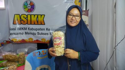 Kripik Tempe Sagu Mini Mak Hanik Tembus Pasar Jepang, UMKM Desa Pule Tampil di Bazar UMKM 2025 SLG Kediri