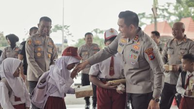 Sambangi Polres Blitar, Siswa SD Diberi Edukasi Tertib Lalu Lintas