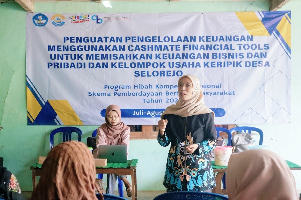 Penguatan Tata Kelola Keuangan UMKM Lewat Cashmate Financial Tools, Dorong Pelaku Usaha Keripik di Selorejo Lebih Mandiri