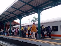 Hari Perdana Angkutan Nataru, Stasiun Blitar Layani 435 Penumpang Berangkat