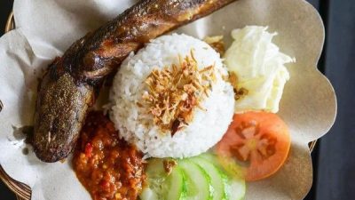 Penyetan Lesehan Modian, Kuliner Murah dan Mengenyangkan di Depan Kantor Disdukcapil Nganjuk