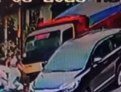 Diduga Rem Blong, Dump Truk Hantam Motor dan Toyota Yaris Milik Seorang Dokter