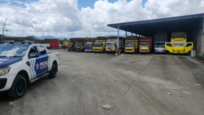 Lima Hari Terakhir, Warga Keluhkan Kemacetan Akibat Antrian Truk Tebu 2 KM di Kauman Tulungagung