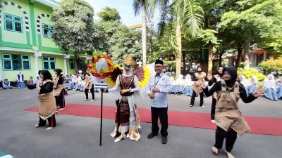 MAN 2 Kota Kediri Gelar ARTVOLUTION Vol.1, Tampilkan Parade Kostum Karnaval dan Teater Kreatif