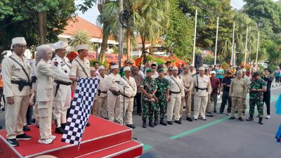 Ribuan Peserta Gerak Jalan Napak Tilas Kediri–Bajulan Diberangkatkan