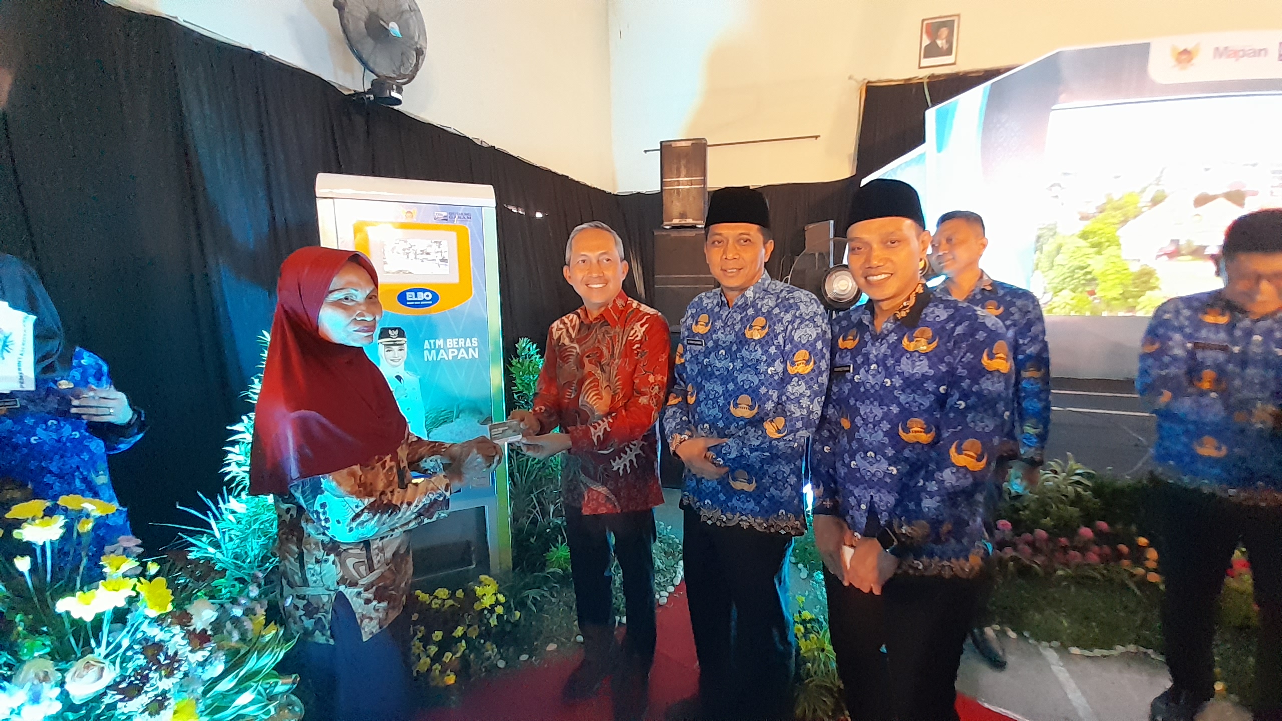 PT Gudang Garam Tbk Salurkan 10 Mesin ATM Beras MAPAN untuk Warga Berpenghasilan Rendah