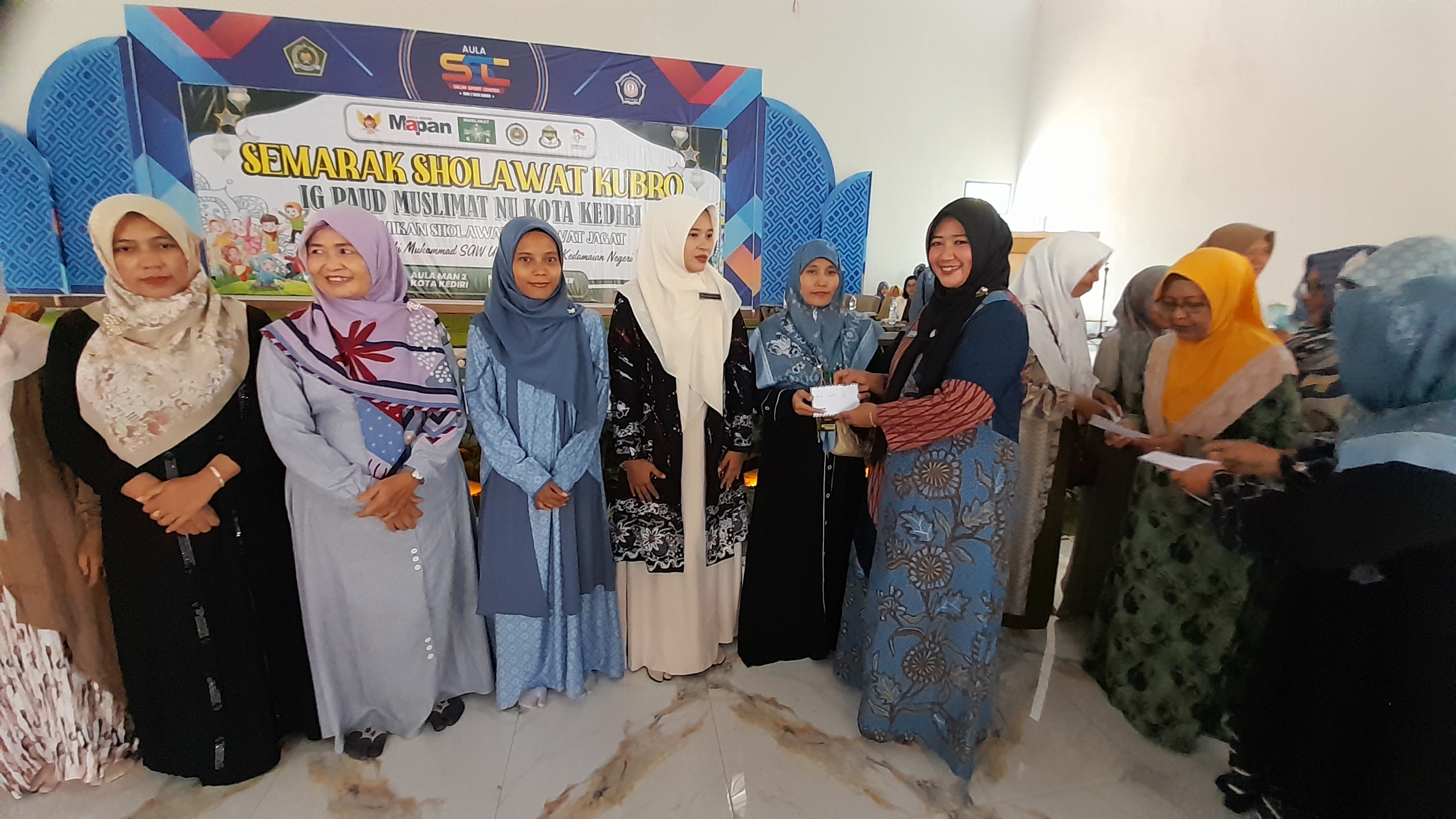IG PAUD Muslimat NU Kota Kediri Gelar Sholawat Kubro, 3.500 Siswa dan Walimurid Padati SSC MAN 2
