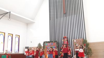 Natal SDK Petra Jombang Tekankan Peran Keluarga sebagai Ruang Damai dan Pembentukan Karakter