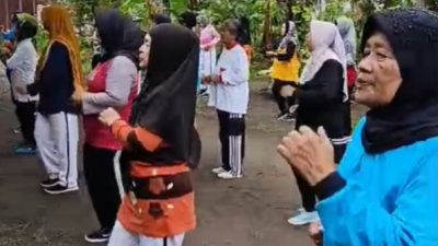 Warga RW 9 Banjaran Kota Kediri Konsisten Gelar Senam Sehat Mingguan