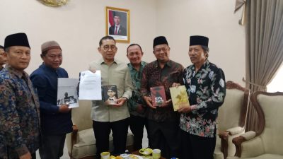TACB Jombang Serahkan Kajian Sejarah Kelahiran Bung Karno kepada Menteri Kebudayaan