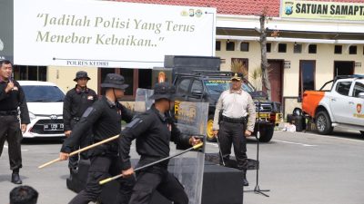 PJU dan Kapolsek di Polres Kediri Antusias Ikuti Latihan Dalmas di Bawah Terik Matahari