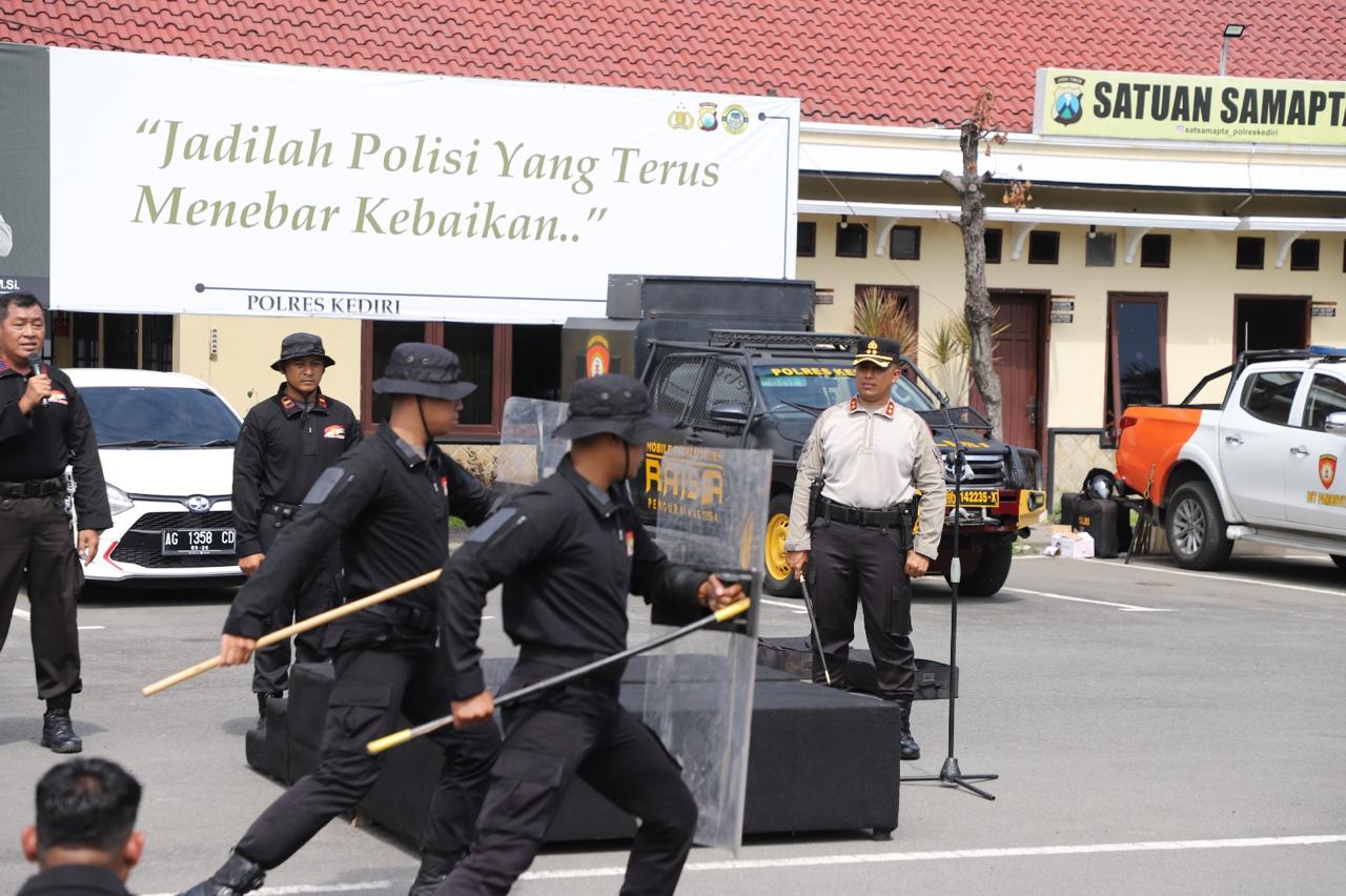 PJU dan Kapolsek di Polres Kediri Antusias Ikuti Latihan Dalmas