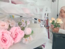Momen Spesial Dongkrak Omzet Perajin Buket Fresh Flower Jombang