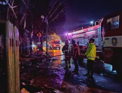 Toko Material di Pare Dilalap Api, Kerugian Capai Miliaran Rupiah