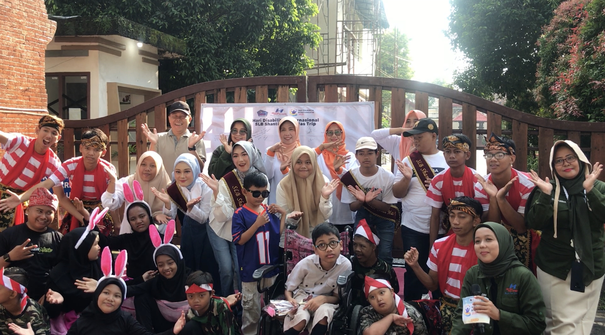 Tampil Menginspirasi di CFD, Siswa SLB Shanti Kosala Ajak Warga Nganjuk Kuasai Bahasa Isyarat