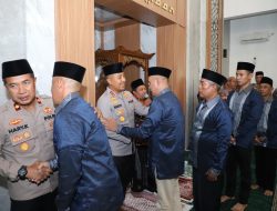 Kapolres Kediri Berangkatkan Lima Anggota Berprestasi untuk Ibadah Umroh