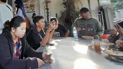 Rayakan Malam Tahun Baru di Kediri, Warga Diajak Santap 2.000 Porsi Nasi Pecel Gratis di Pedestrian Jalan Stasiun