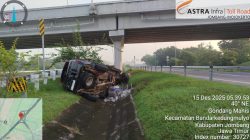 Diduga Mengantuk, Mobil Asal Musi Banyuasin Terbalik di Tol Jombang–Mojokerto, Lima Orang Terluka