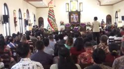 Pohon Natal Raksasa dari Bambu Bekas Percantik Halaman GKJW Jombang