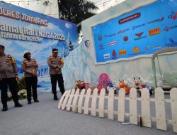 Pos Pelayanan Natal Bertema “Disneyland Salju” Warnai Jombang, Kapolres Imbau Warga Manfaatkan Layanan