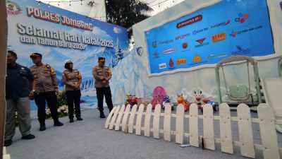 Pos Pelayanan Natal Bertema “Disneyland Salju” Warnai Jombang, Kapolres Imbau Warga Manfaatkan Layanan