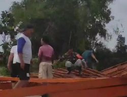 Pendopo Desa di Jombang Roboh Setelah Diterjang Angin Kencang