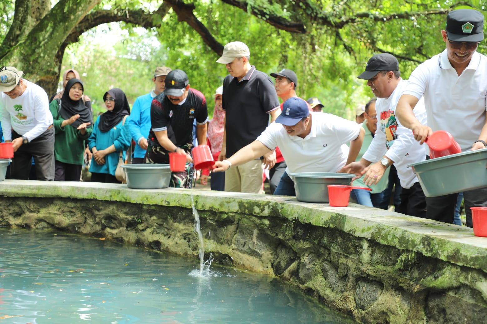 500 Pohon Ditanam dan 1.200 Benih Ikan Dilepas di Sendang Slaji Jombang