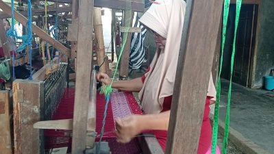 Tenun Jombang Hadir di Produk Interior Berkat Kolaborasi Perajin dan Akademisi