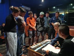 Jelang Nataru, Polres Kediri Gelar Sidak Tempat Hiburan Malam, Puluhan Pengunjung Jalani Tes Urine