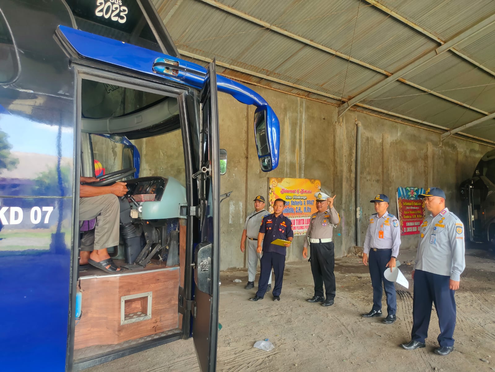 Hadapi Libur Panjang, Dishub Jatim dan Polres Nganjuk Gelar Rampcheck Pastikan Bus Pariwisata Aman Beroperasi