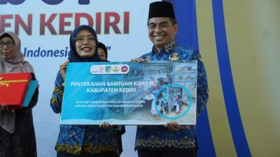 Wakil Bupati Kediri Serahkan Pusling Roda Tiga, Perkuat Armada Perpustakaan Keliling Disarpus Kabupaten Kediri