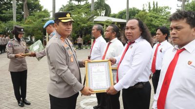 31 Personel Polres Nganjuk Terima Penghargaan atas Keberhasilan Ungkap Kasus Pembunuhan dan Perampasan Motor