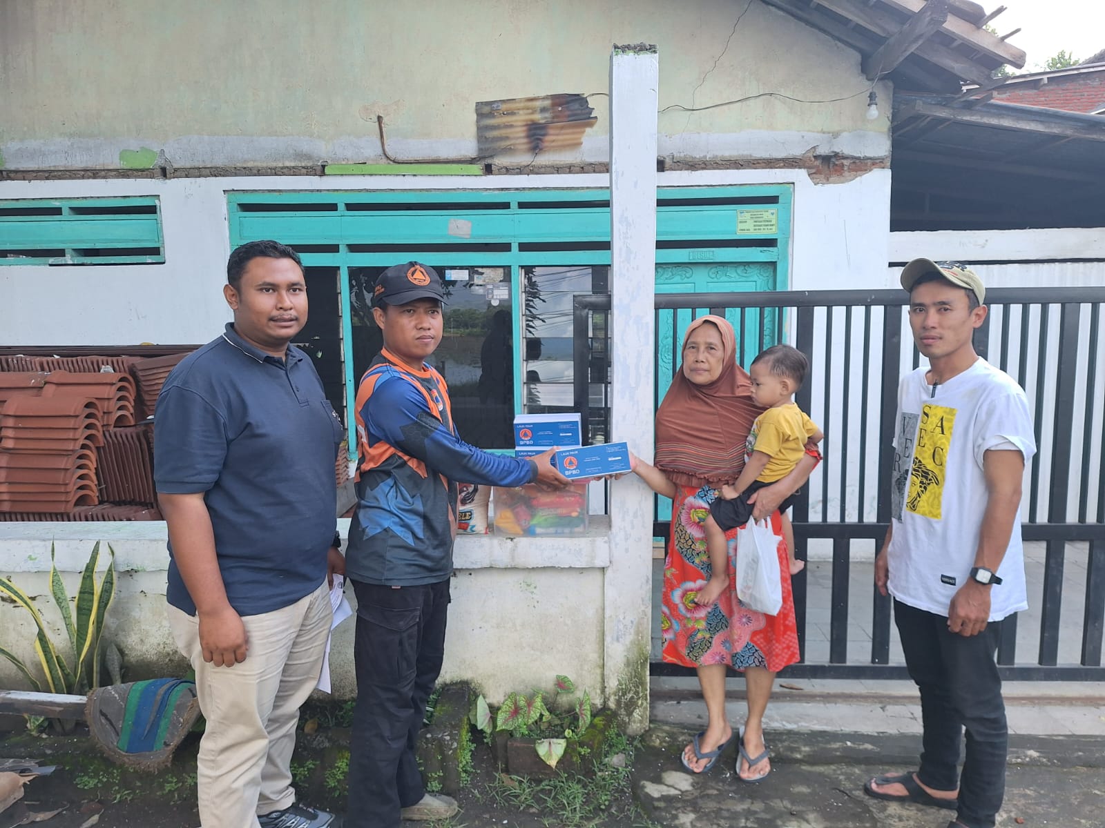 Pemkab Kediri Salurkan Bantuan Sembako dan Material Bangunan untuk Warga Terdampak Puting Beliung