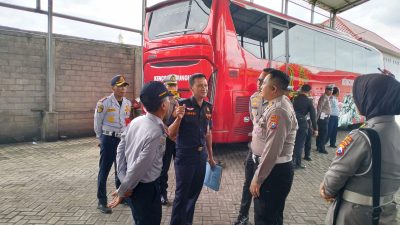Dishub Kabupaten Kediri Gelar Ramp Check Angkutan Wisata Jelang Nataru dan Operasi Semeru