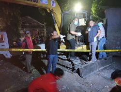 Warga Jalan Mahakam Dikejutkan Temuan Operator Ekskavator Mini Meninggal di Kabin