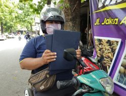 Kesibukan Kerja Jadi Alasan, Wali Murid di Ponorogo Gunakan Jasa Online untuk Ambil Rapor