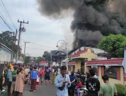 Pabrik Sepatu di Mojongapit Jombang Dilalap Api, Asap Hitam Membumbung Tinggi
