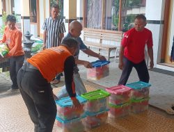 BPBD Kabupaten Kediri Distribusikan Bantuan Sembako bagi 49 Warga Dusun Dlopo Terdampak Banjir